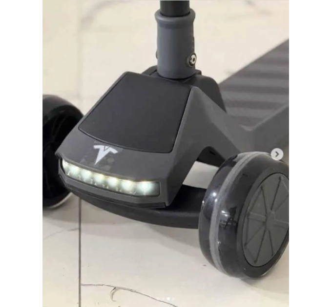 Детский трехколесный складной самокат с LED подсветкой и музыкой, регулируемый руль, ножной тормоз на заднем колесе, до 50 кг, от 3 лет (красный, розовый, серый)