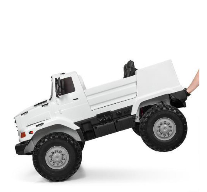 Дитячий джип Mercedes Zetros M 3990EBLR-1 має як кермо так і дистанційне керування